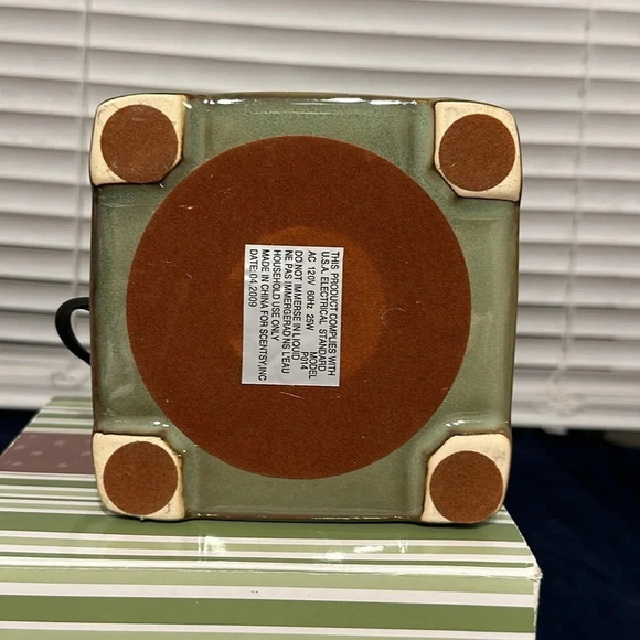 New Scentsy Home Authentic SENDAI Fragrance Wax Melt Warmer original box - Picture 6 of 6